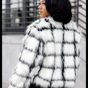 1x black and white faux Fur by Shaci with front pockets
